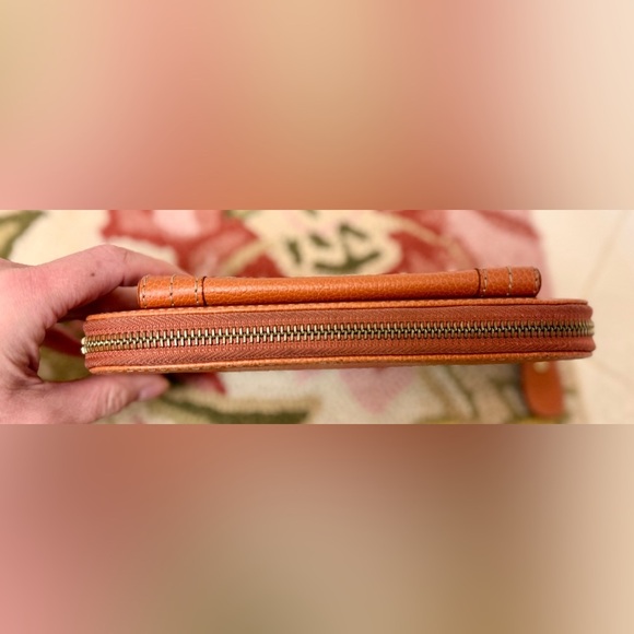 Full Inclusion Chloe Peacock Orange Pebbled Paraty Zippy Wallet - Picture 3 of 16